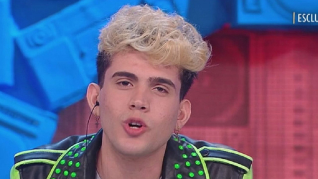 Aka7even guarito dal Covid-19 potr&agrave; partecipare a Sanremo 2022.