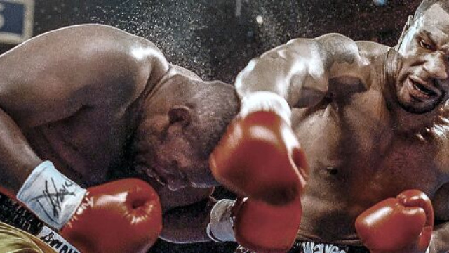 Les esquives et le KO de Mike Tyson sur le ring refont surface et enflamme la toile - Source : capture d'&eacute;cran, Twitter