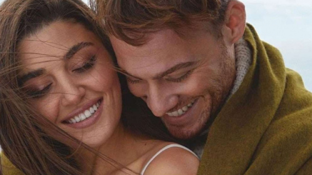 Kerem B&uuml;rsin e Hande Er&ccedil;el, retroscena: i due si sarebbero lasciati.
