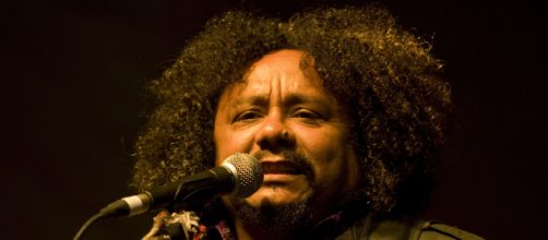 Chico C&eacute;sar ganha felicita&ccedil;&otilde;es de famosos (Simon du Vinage/Wikimedia Commons)