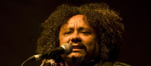 Chico C&eacute;sar ganha felicita&ccedil;&otilde;es de famosos (Simon du Vinage/Wikimedia Commons)