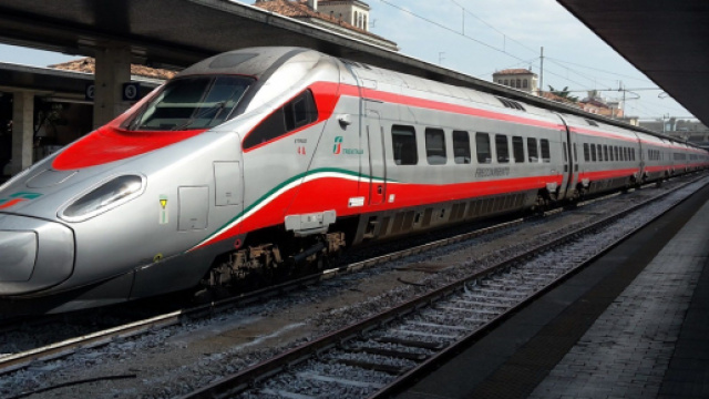 Assunzioni Ferrovie a tempo indeterminato per diplomati e laureati come capitreno e buyer.