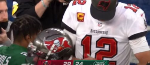 Brady signs a ball for Jets rookie Echols (Image source: Fox Sports/YouTube)