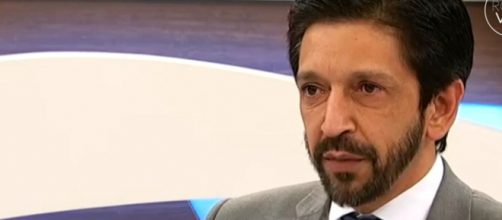 Prefeito Ricardo Nunes autoriza desfiles, mesmo com alta nos casos de Covid-19 (Reprodu&ccedil;&atilde;o/TV Cultura)