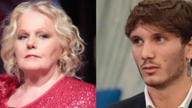 GF Vip, Katia prende in giro Manuel alle spalle: 'Questo qua ormai &egrave; al caff&egrave;'.