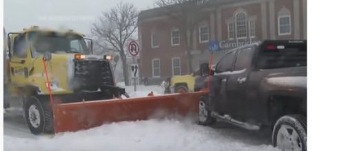 Heavy storm lashes states on East Coast (Image source: Associated Press)