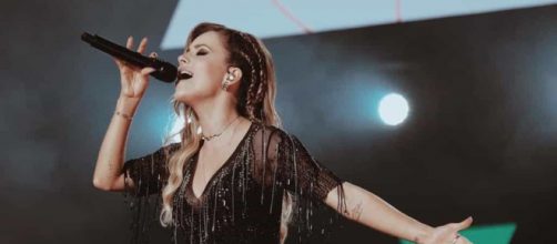 Sandy ganha parab&eacute;ns de famosos (Divulga&ccedil;&atilde;o)