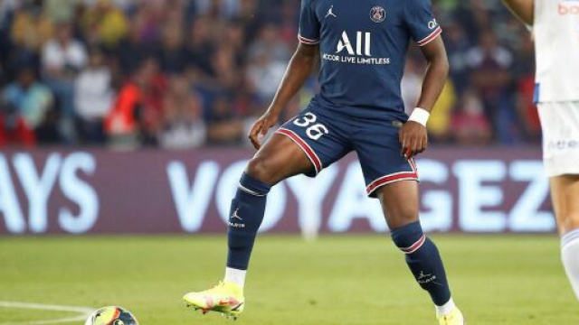 Les Titis du PSG Revue de Presse-Pros] Le PSG veut prolonger Dina Ebimbe - Source : Le Parisien