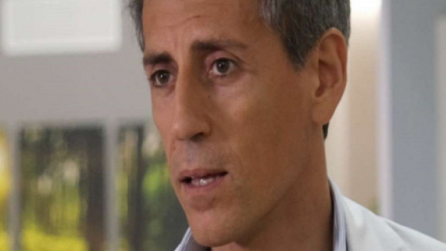 Doc Nelle tue Mani: Valenti potrebbe aver sacrificato Lazzarini per la moglie.