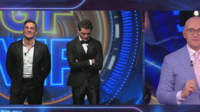 GF Vip, la regia interviene e rimprovera gi&agrave; Antonio: 'Devi stare attento col microfono'.