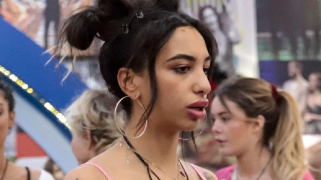 GF Vip, scontro tra Katia e Lul&ugrave;: 'Fila a mangiare fuori'.