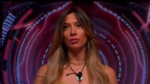 GF Vip, Soleil rimproverata da Signorini: '&Egrave; osceno che anche tu mi parli sopra' (Video).
