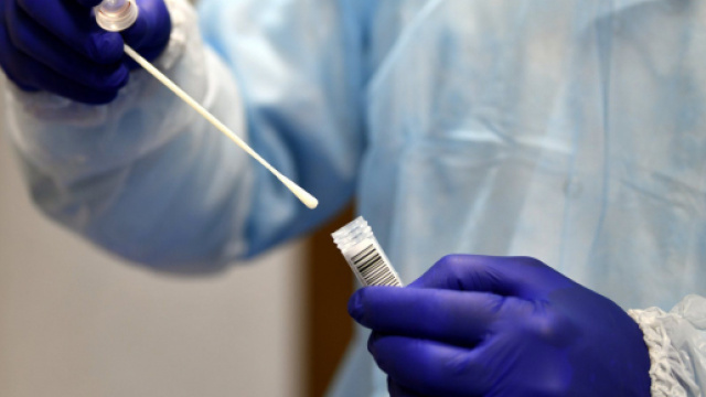 Covid-19 : feu vert pour le test antig&eacute;nique, mais le RT-PCR reste ... - la-croix.com