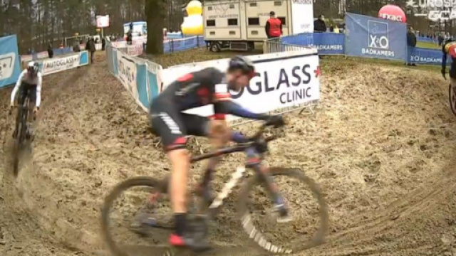 Wout Van Aert al comando del ciclocross di Herentals.