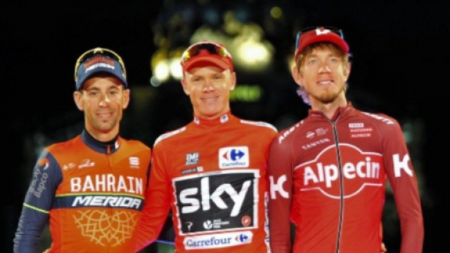 Ilnur Zakarin sul podio della Vuelta 2017, il russo lascia il ciclismo dopo questa stagione