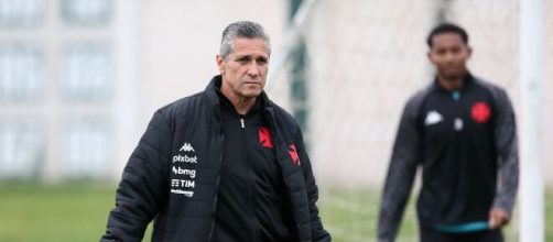 T&eacute;cnico Jorginho tem a miss&atilde;o de subir com o Vasco (Daniel Ramalho/Vasco)