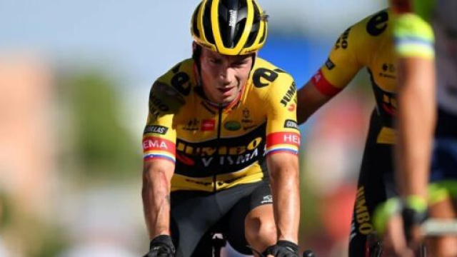 Ciclismo, Primoz Roglic costretto ad un lungo stop per un intervento alla spalla.