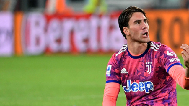 Dusan Vlahovic con la maglia della Juventus.