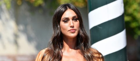 Moda novità autunno 2022: i combat boots di Cecilia Rodriguez e la minigonna