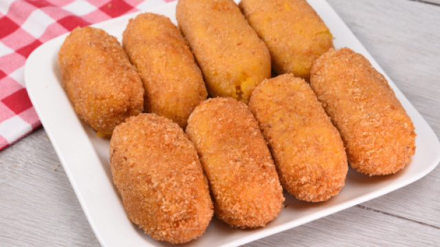 Crocchette di riso alla siciliana, un delizioso piatto gourmet.