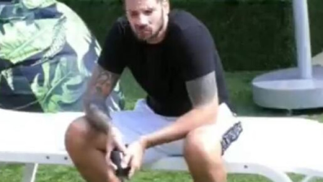 GF Vip, Luca rimproverato da un autore.
