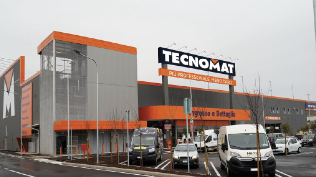 Tecnomat cerca diplomati per lavoro in negozio e laureati in ufficio: cv online.