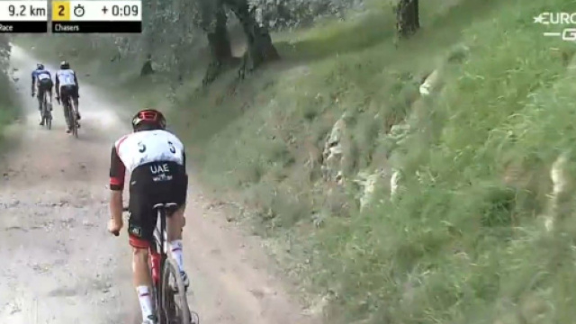 Ciclismo, passaggio sullo sterrato alla Veneto Classic