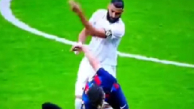 Karim Benzema corrige le jeune Pablo Gavira en plein Clasico, les fans s'amusent (capture YouTube)