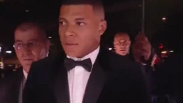 Kylian Mbapp&eacute; hu&eacute; au Ballon d'Or, la vid&eacute;o buzze
