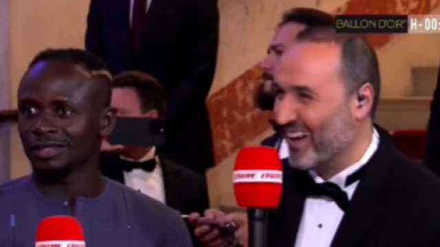 Le petit malaise du soir sign&eacute; Ludo Obraniak et Sadio Man&eacute; fait le buzz (capture L'Equipe du Soir)