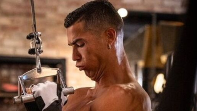 Natacha Rodriguez raconte des intimit&eacute;s avec Cristiano Ronaldo et fait le buzz (capture Twitter officiel Cristiano Ronaldo)