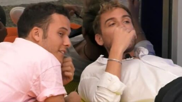 GFVip 7: Alberto seccato per le effusioni notturne tra Edoardo e Antonella (Video).