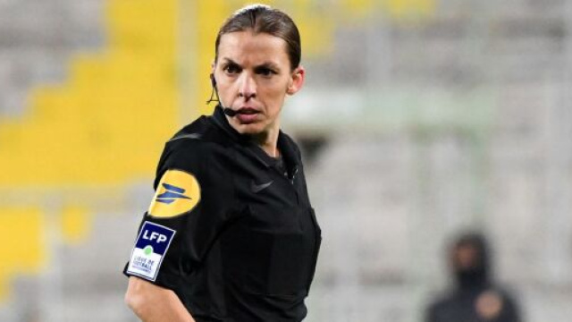 St&eacute;phanie Frappart a donn&eacute; une information insolite &agrave; Cl&eacute;ment Turpin. (cr&eacute;dit Twitter)