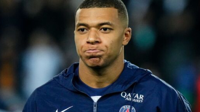 Kylian Mbapp&eacute; en couple avec Rose Bertram selon plusieurs sources, dont le Daily Mail. (cr&eacute;dit Twitter)