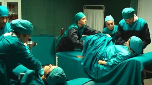 Mujgan e Zuleyha partoriscono nella stessa sala parto