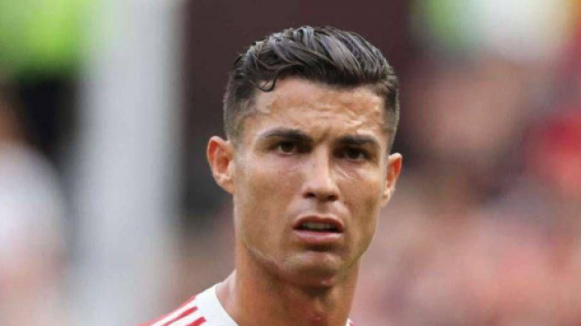 Cristiano Ronaldo, giocatore portoghese.