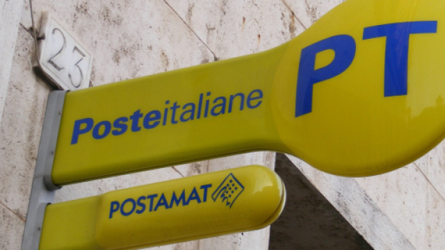 Poste Italiane cerca personale diplomato: richiesti postini e impiegati.