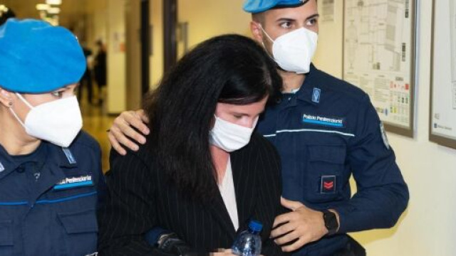 Diana Pifferi, le chat tra mamma e amante: 'Te la senti di stare con me e la bambina?'.