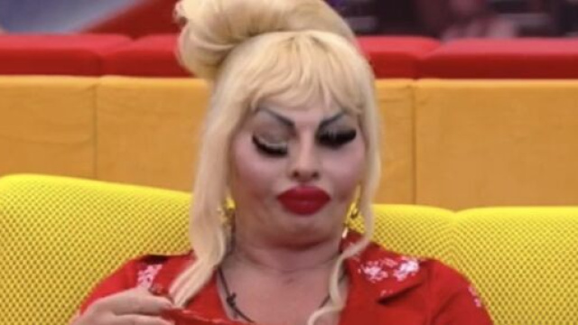 GFVip 7: gesto di stizza di Elenoire verso Nikita (Video).