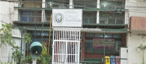 Aluna acusa professor de assédio on-line e na sala de aula