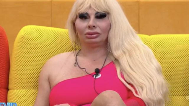 GFVip 7, il web esulta per l'eliminazione di Elenoire Ferruzzi: 'Volgare e bugiarda'.