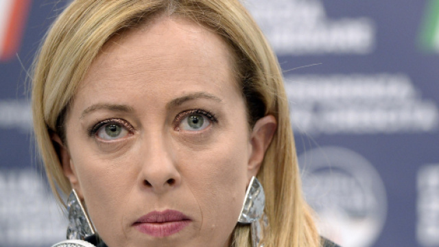 Reddito di cittadinanza, cosa pu&ograve; cambiare con Meloni: assegno a rischio per 920mila.