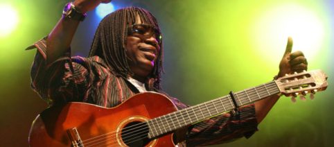 Milton Nascimento celebra 80 anos pouco antes de fazer última turnê