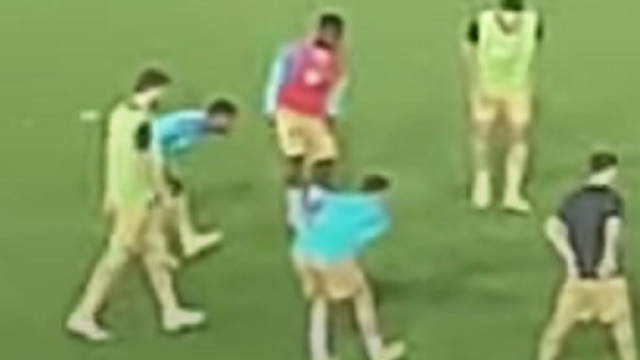 La r&eacute;action de Piqu&eacute; en &eacute;coutant Shakira avant le match contre Majorque devient virale (capture YouTube)