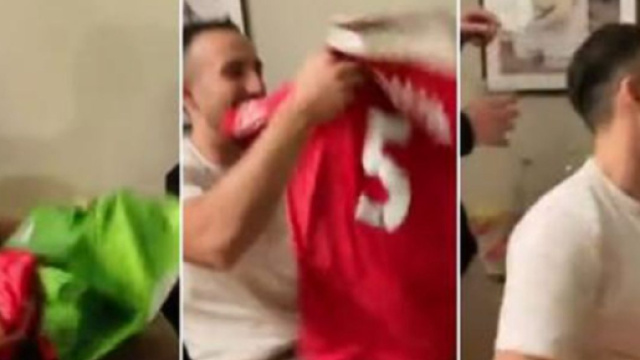 Un fan re&ccedil;oit le maillot de Maguire comme cadeau, son 'seum' agite Twitter (capture YouTube)