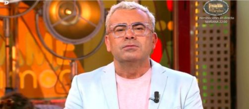 El presentador de 'S&aacute;lvame' tach&oacute; de 'veleta' a Rosa Benito (Captura de pantalla de Telecinco)