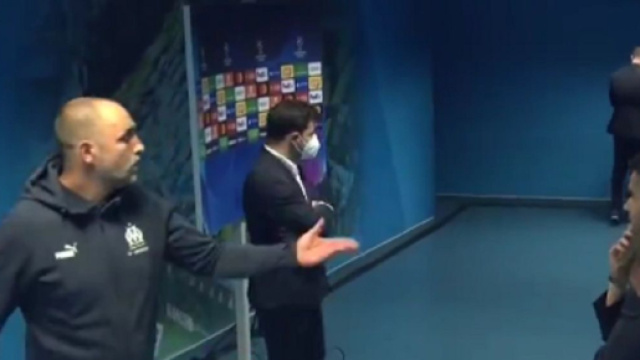 En col&egrave;re pour le retard du coup d'envoi, Igor Tudor p&egrave;te un c&acirc;ble (capture YouTube)