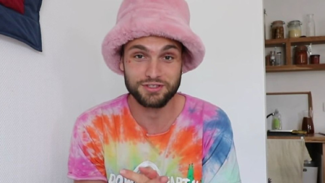 Bastos (La Bataille des Clans) au c&oelig;ur du bad buzz &agrave; cause d'une ancienne vid&eacute;o YouTube.