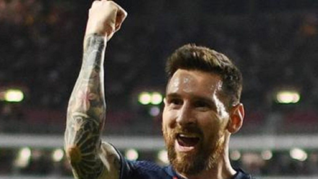 Une statue &agrave; son effigie devant le Camp Nou, le Bar&ccedil;a fait un cadeau &agrave; Messi (capture YouTube)