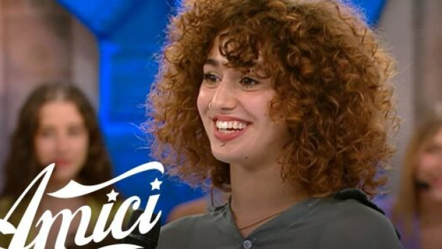 Amici 22, anticipazioni 9 ottobre: Asia potrebbe essere sostuita, ospite Sangiovanni.